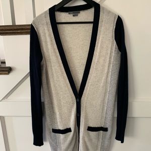 VINCE cardigan size XS.